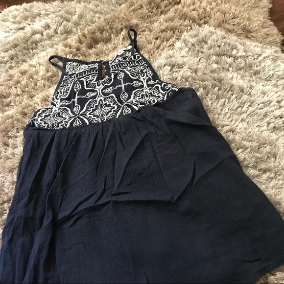A&F navy flowy top. (XS) - Picture 6 of 6